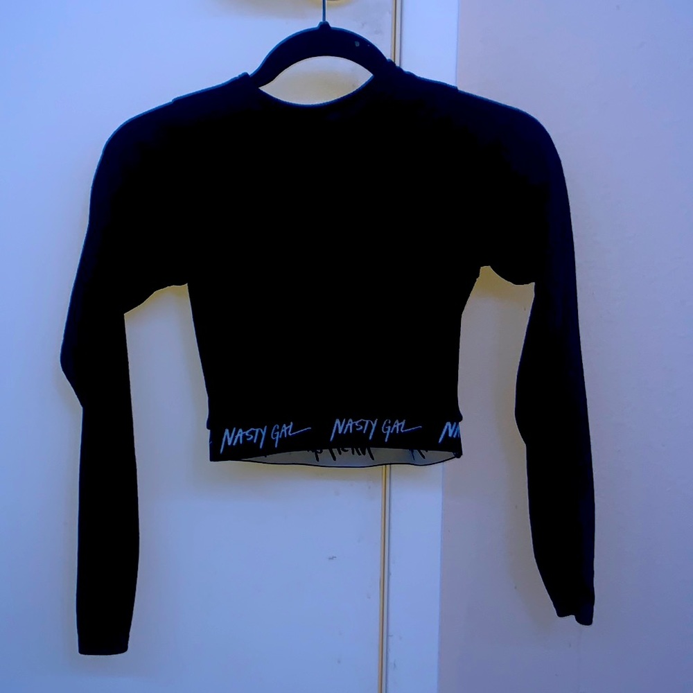 Size 6 crop top. Got new from Plato’s Closet but tag was destroyed. Never worn!